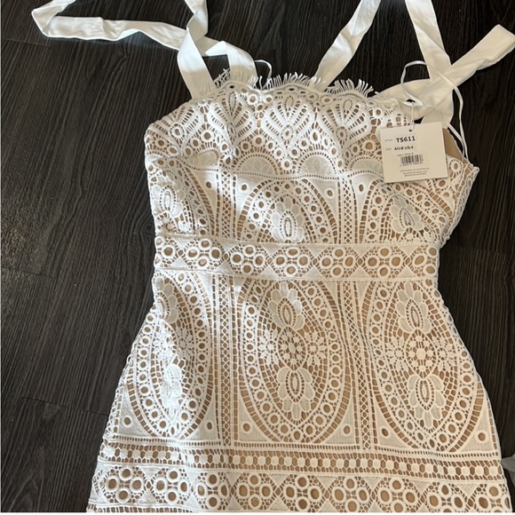 Two sisters the Label - Reynella lace dress with ties - Picture 5 of 5